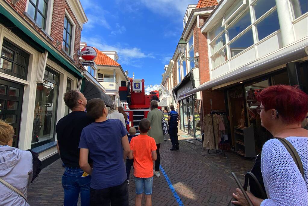 Raamkozijn bovenwoning valt naar beneden