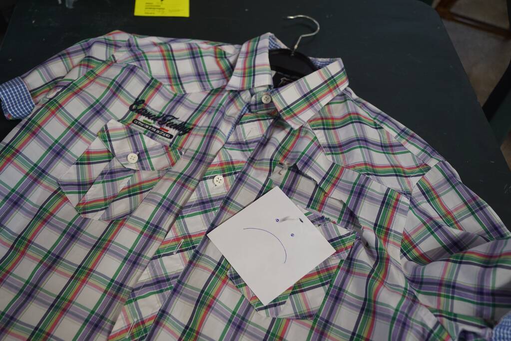 Kringloopwinkel waarschuwt logo-knippers