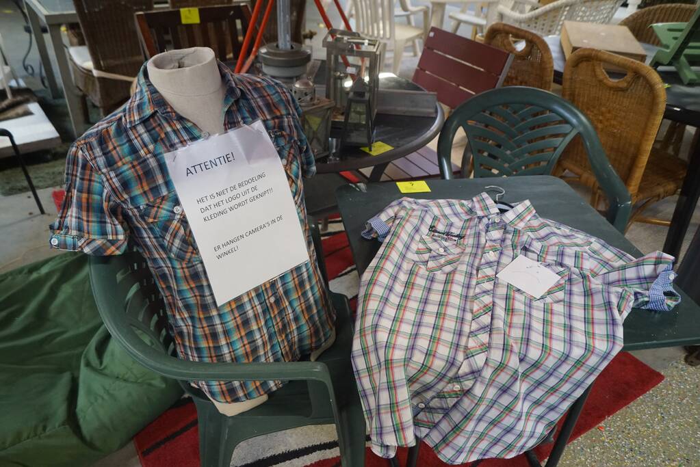 Kringloopwinkel waarschuwt logo-knippers