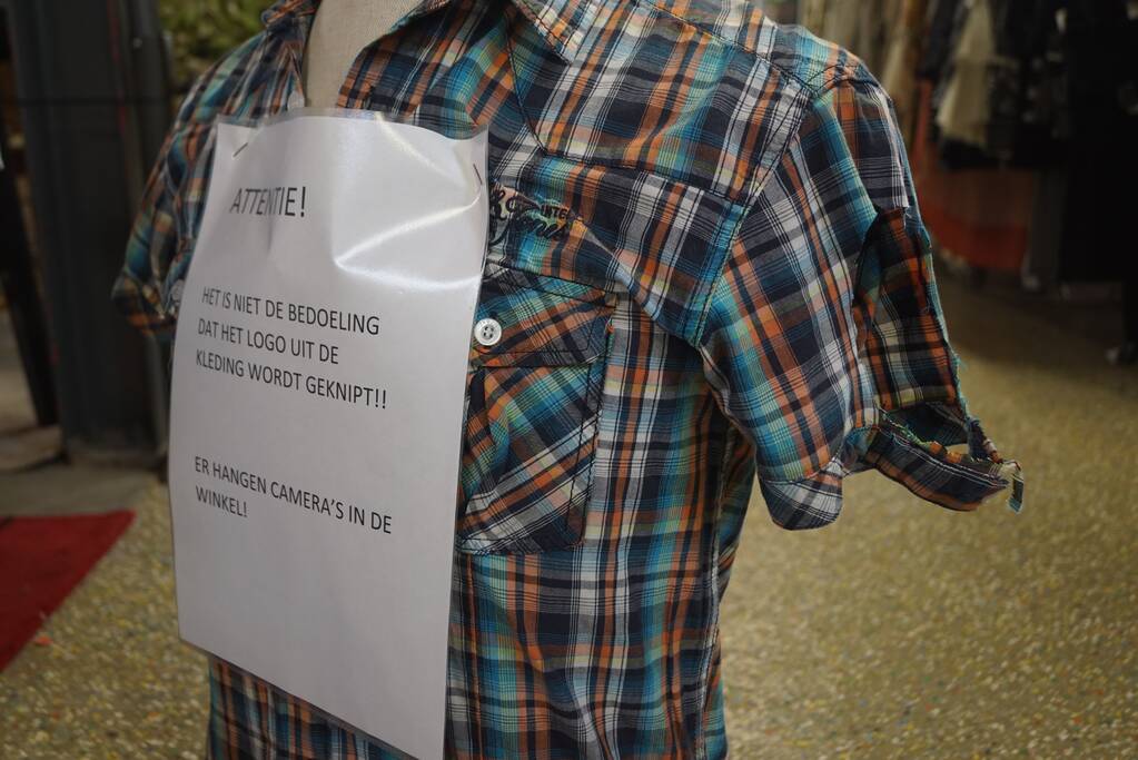 Kringloopwinkel waarschuwt logo-knippers