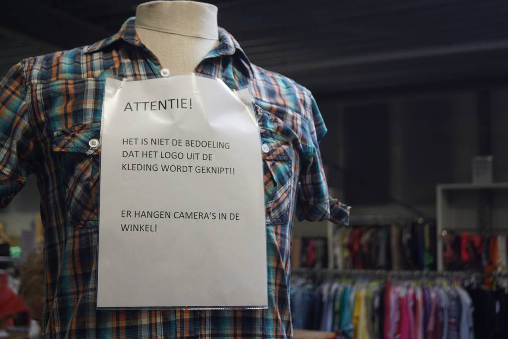 Kringloopwinkel waarschuwt logo-knippers
