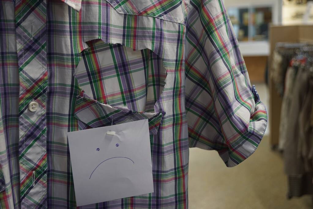 Kringloopwinkel waarschuwt logo-knippers