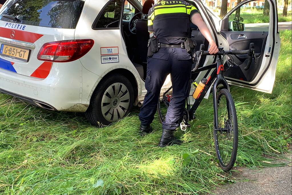 Voetganger en fietser botsen op fietspad