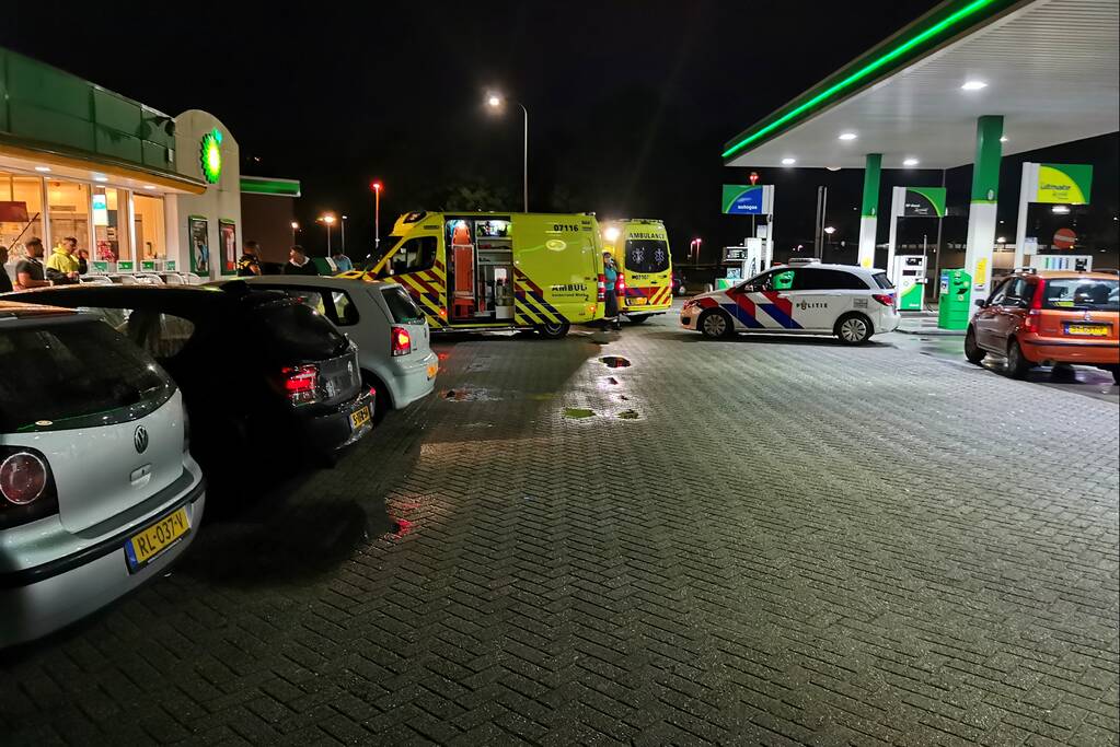 Overleden man in auto aangetroffen bij BP-tankstation