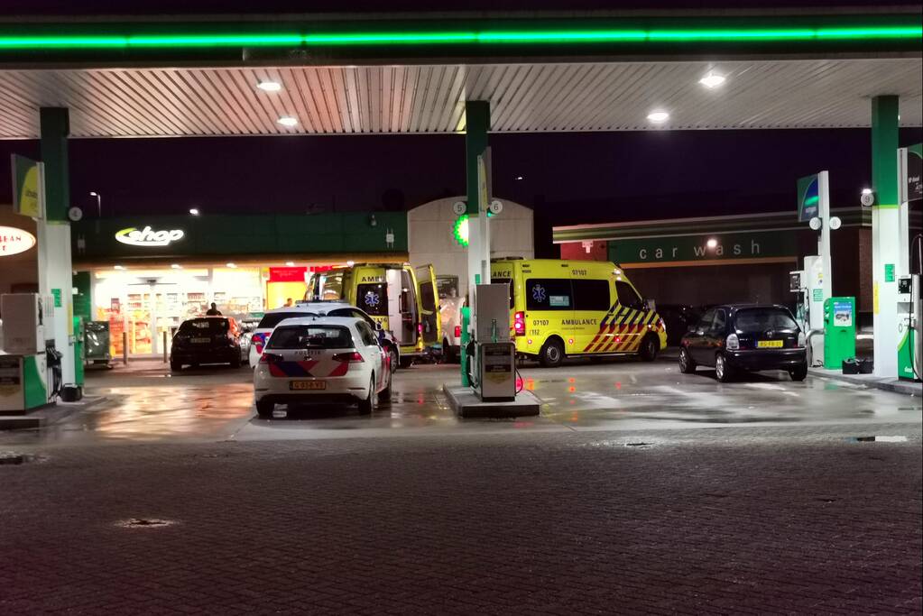 Overleden man in auto aangetroffen bij BP-tankstation