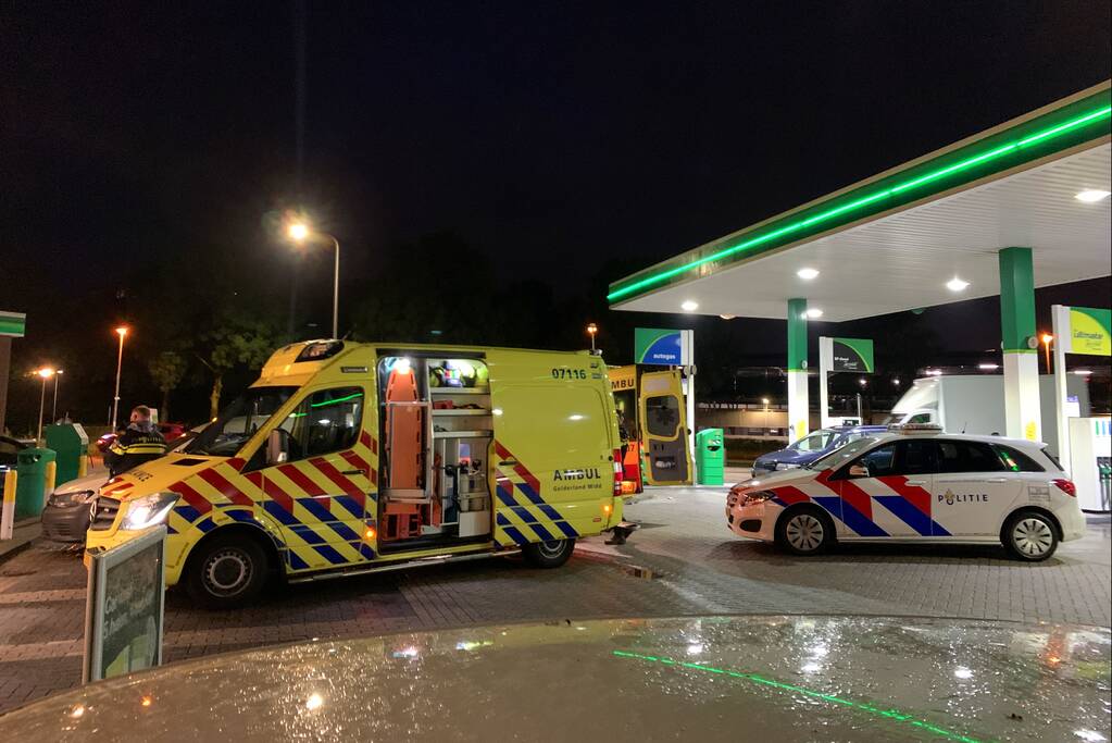 Overleden man in auto aangetroffen bij BP-tankstation