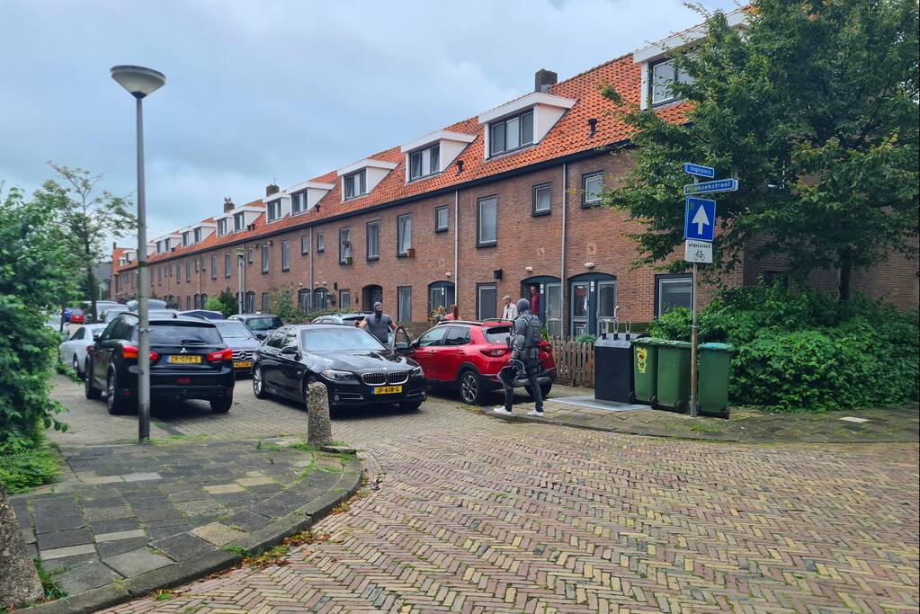 Arrestatieteam bereid inval in woning voor