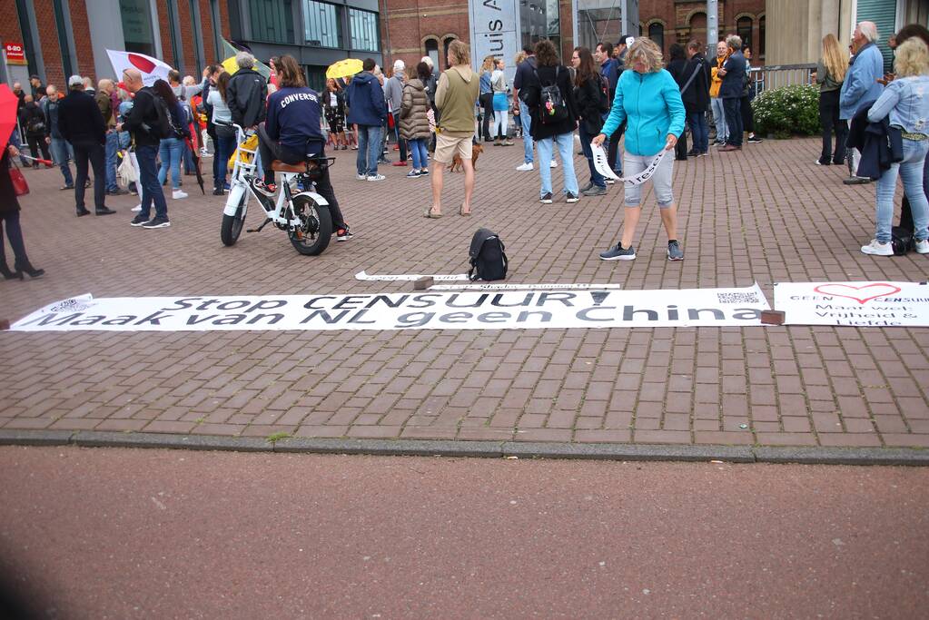 Demonstratie bij kantoor Facebook voor het vrije woord