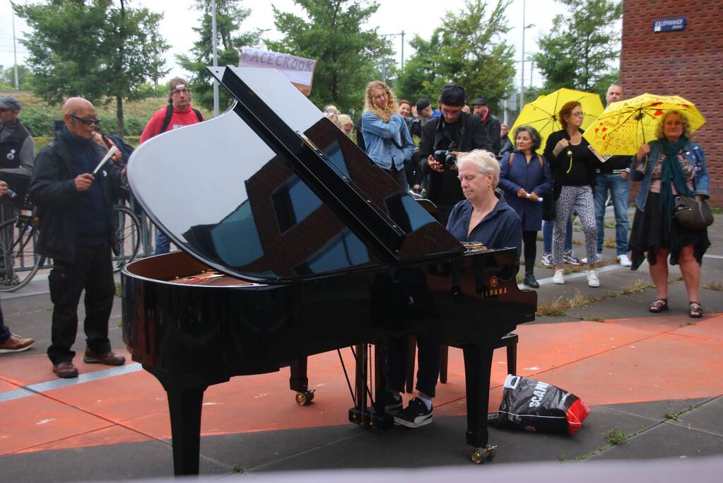 Demonstratie bij kantoor Facebook voor het vrije woord