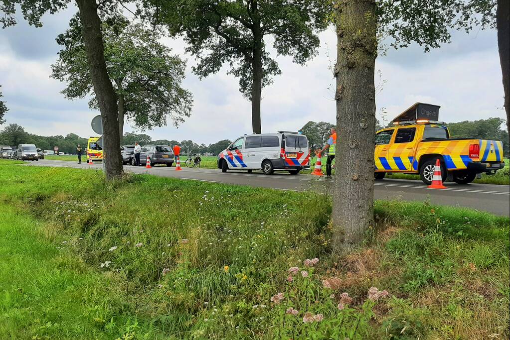 Twee auto's betrokken bij kop-staart botsing