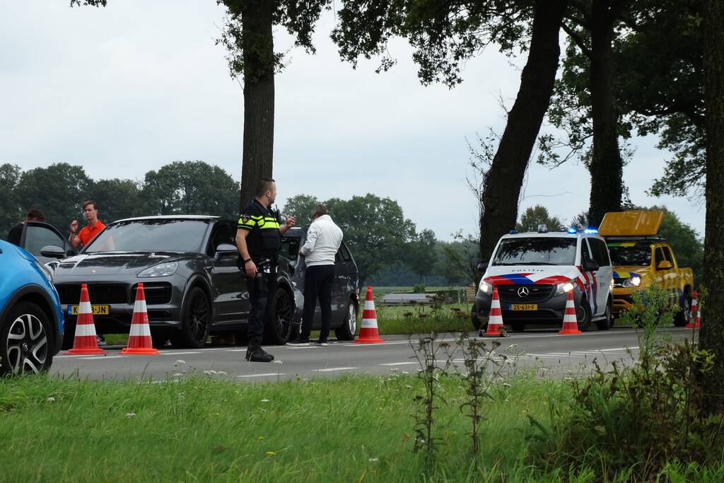 Twee auto's betrokken bij kop-staart botsing
