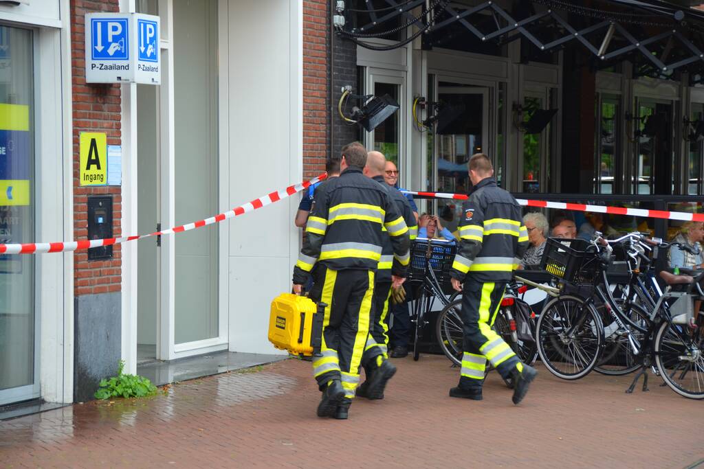 Water stroomt aan alle kanten uit appartementencomplex
