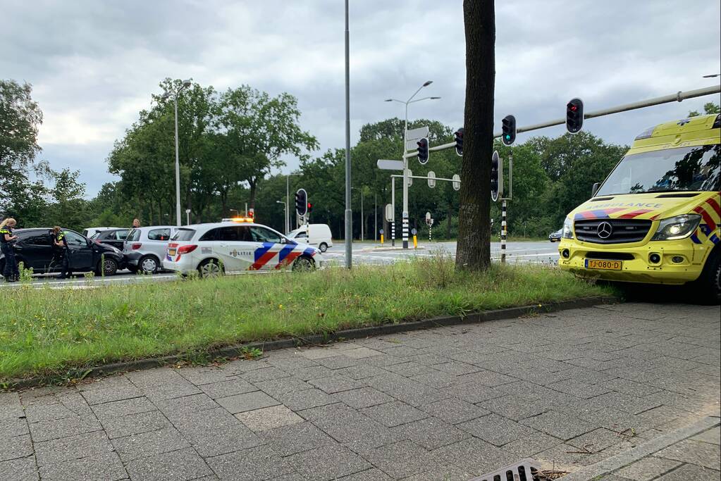 Kop-staart botsing voor stoplicht