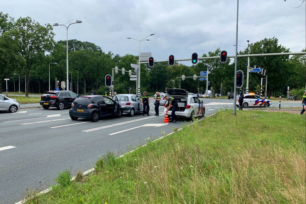 Kop-staart botsing voor stoplicht