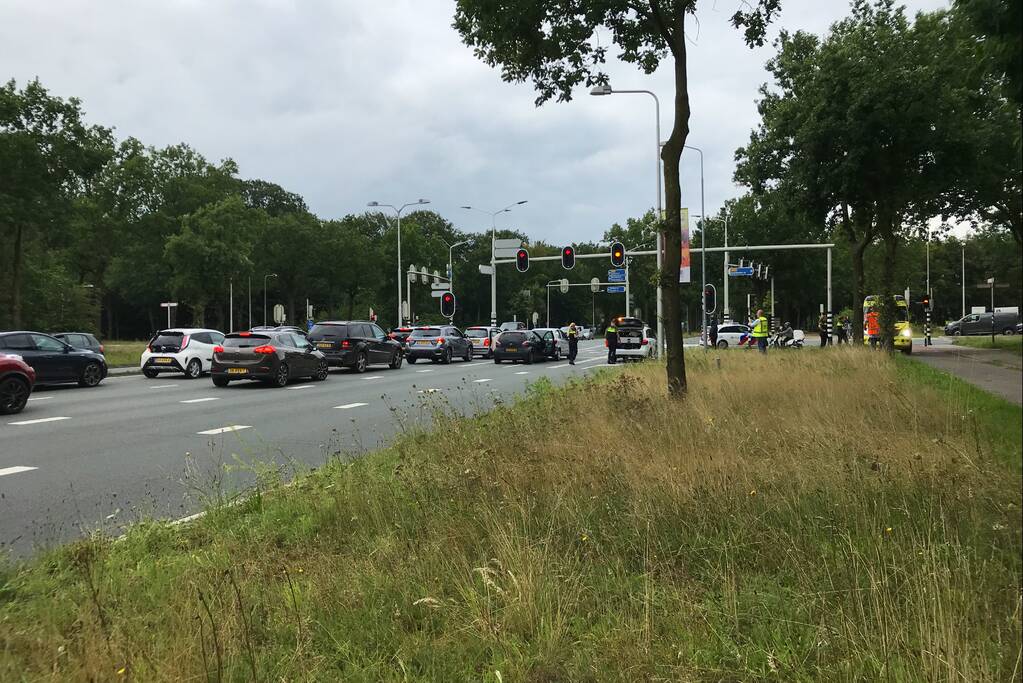 Kop-staart botsing voor stoplicht
