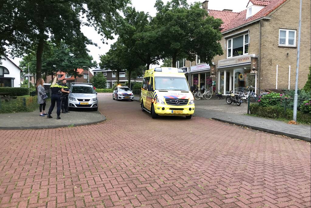 Brommerrijder rijdt overstekende hond aan