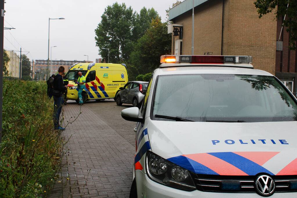 Auto botst in portier van andere weggebruiker