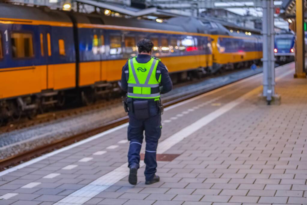 Treinverkeer plat na dreiging met explosief op NS-station