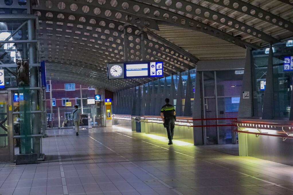 Treinverkeer plat na dreiging met explosief op NS-station