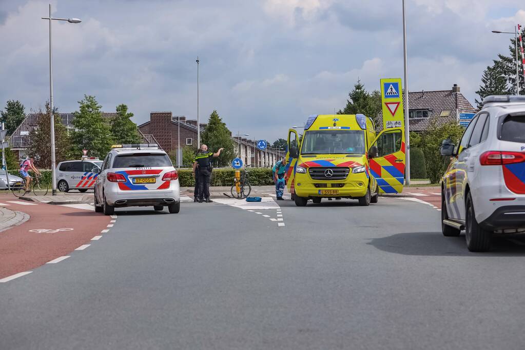 Fietsster geschept door auto