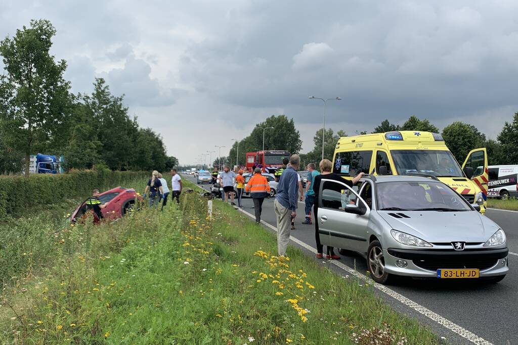 Flinke schade aan personenauto's door botsing