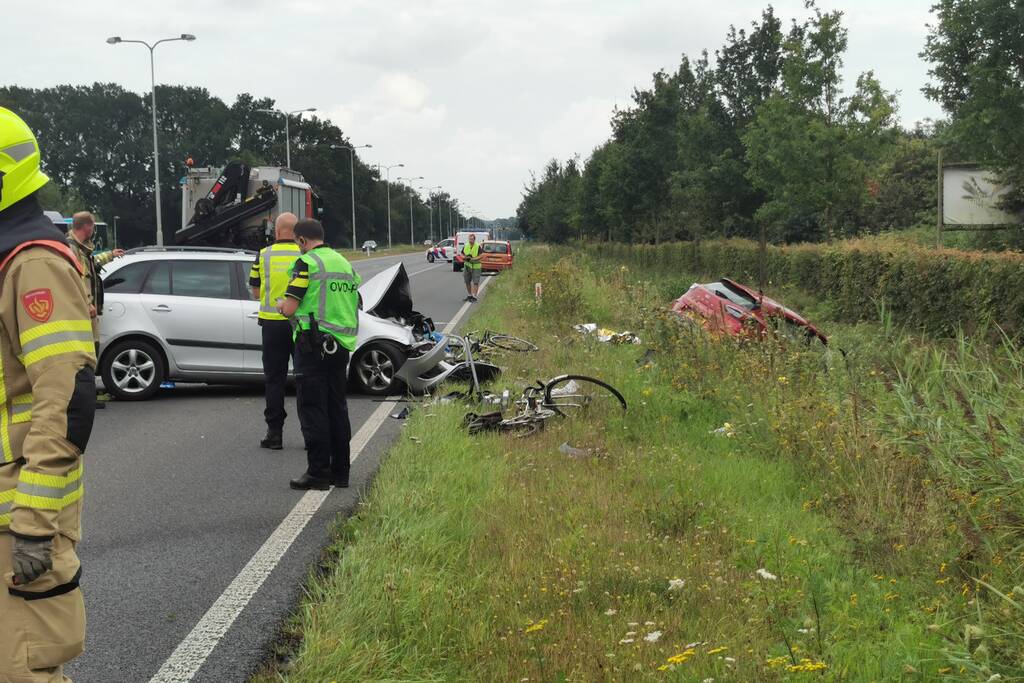 Flinke schade aan personenauto's door botsing