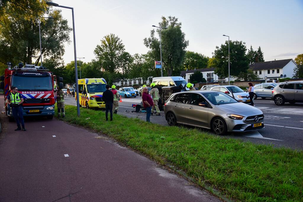 Auto belandt op kant bij ongeval