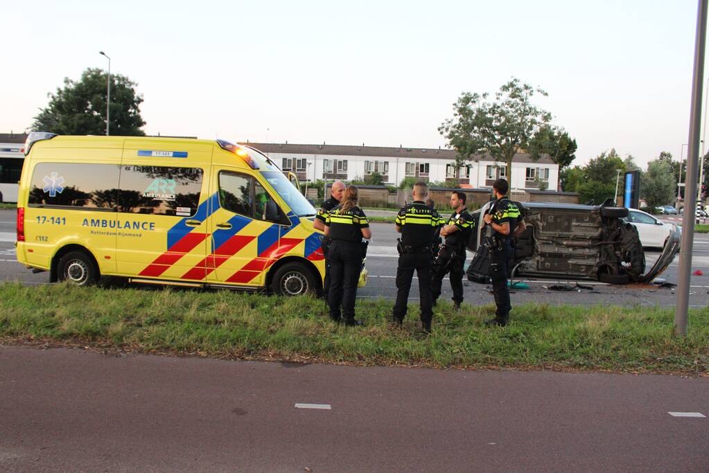 Auto belandt op kant bij ongeval