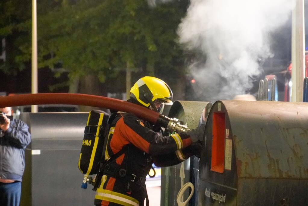 Papiercontainer in brand