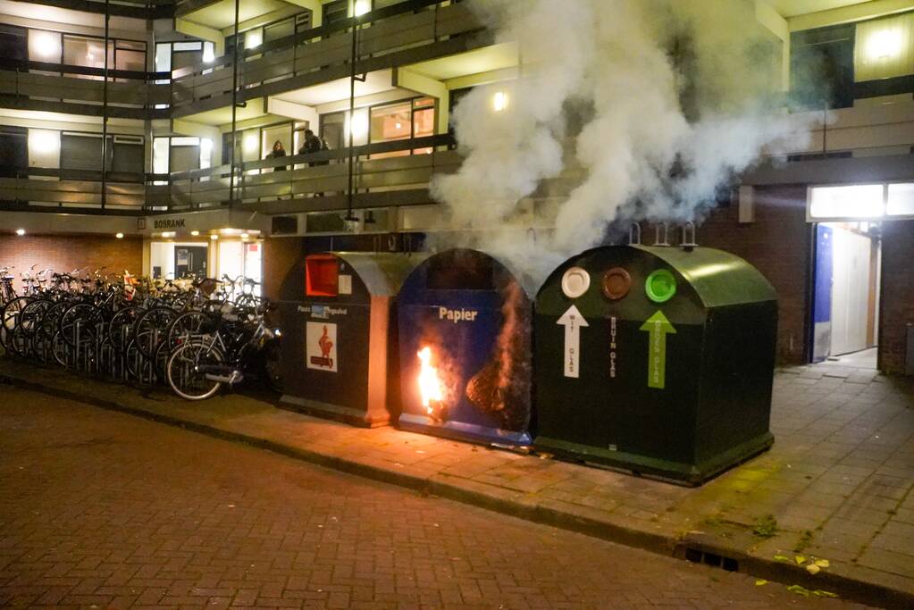 Papiercontainer in brand