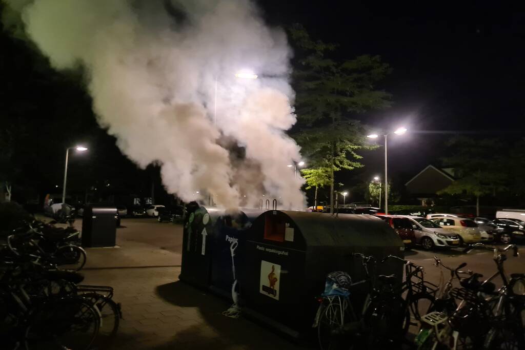 Papiercontainer in brand