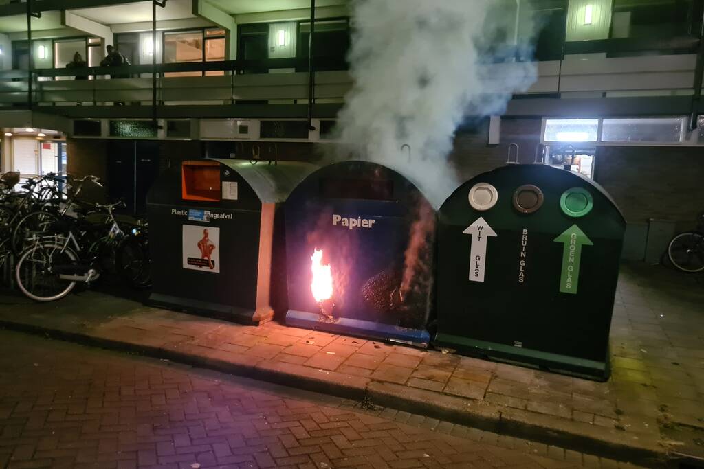 Papiercontainer in brand