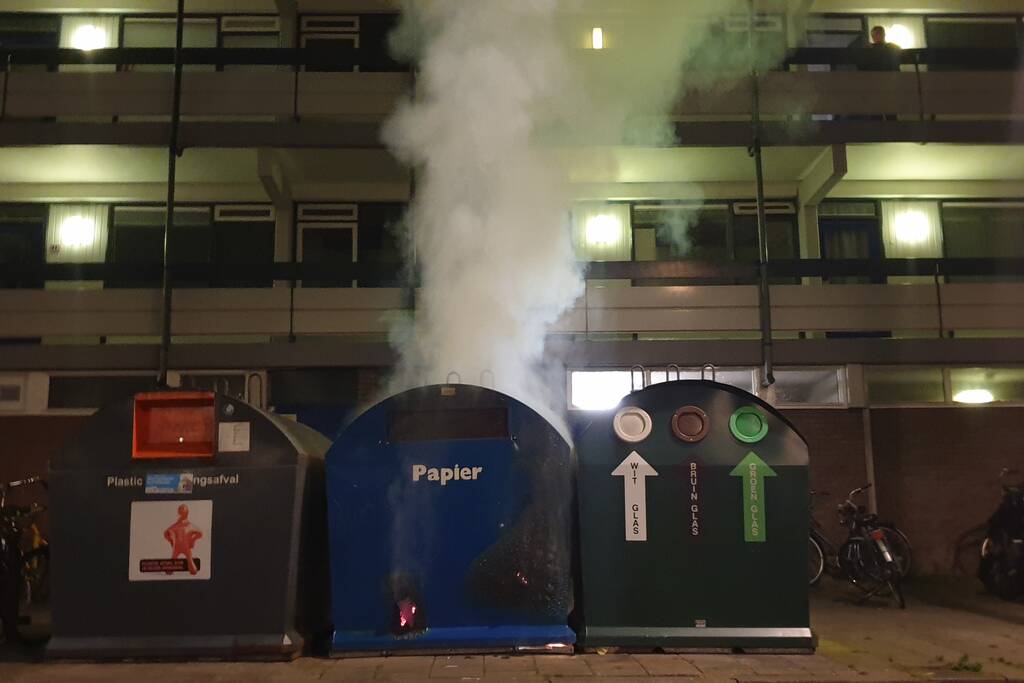 Papiercontainer in brand