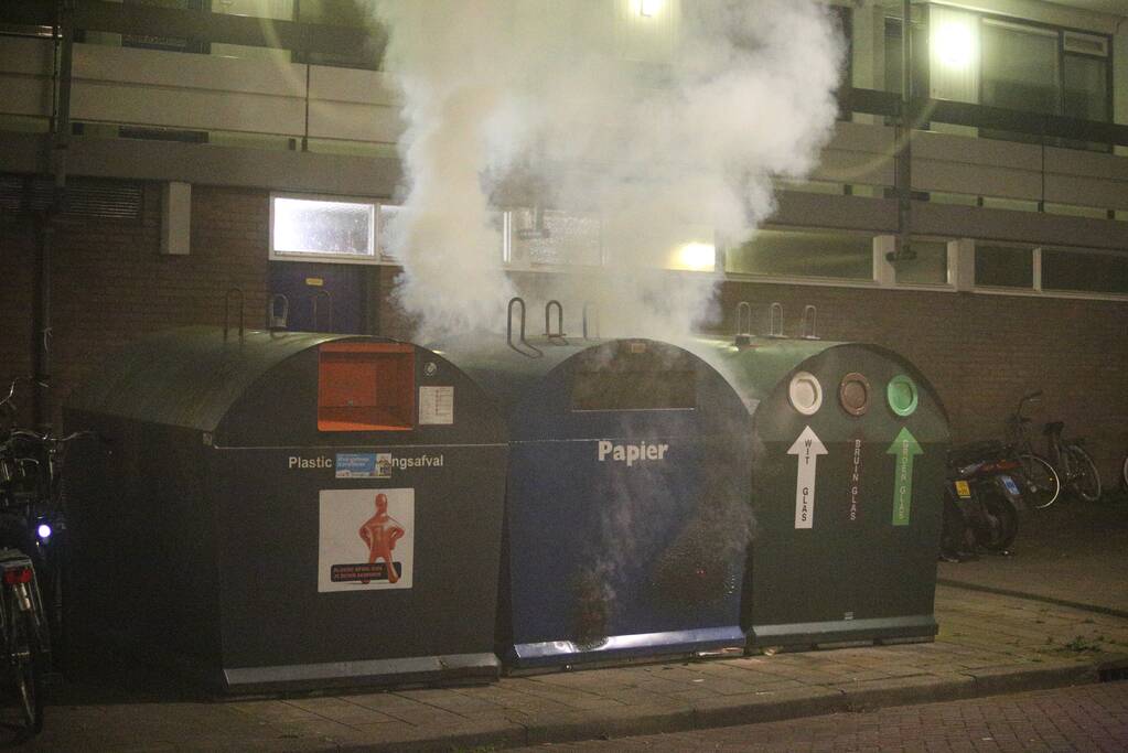 Papiercontainer in brand