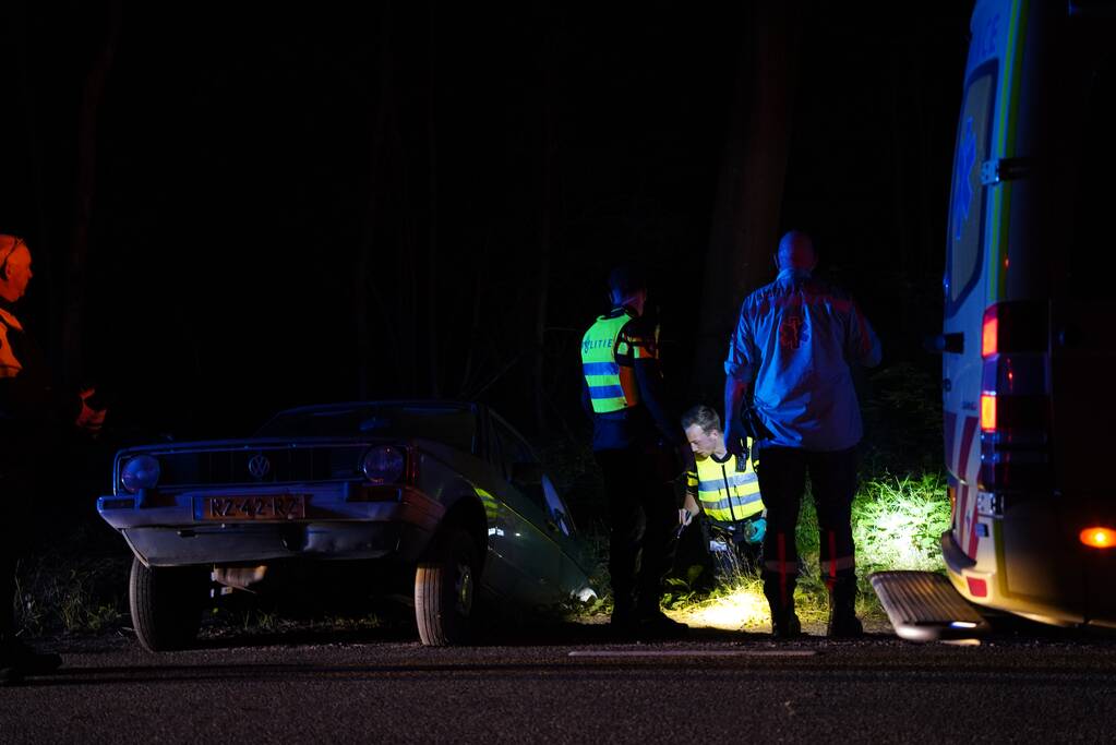 Dronken bestuurder raakt van de weg