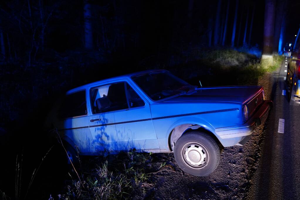 Dronken bestuurder raakt van de weg