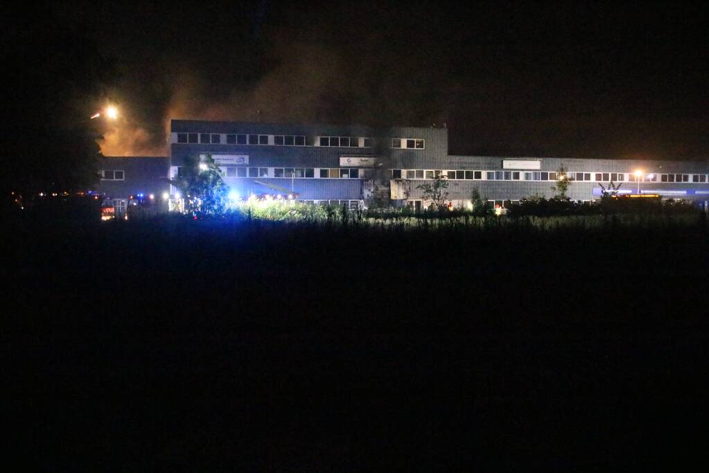 Grote brand in bedrijfspand