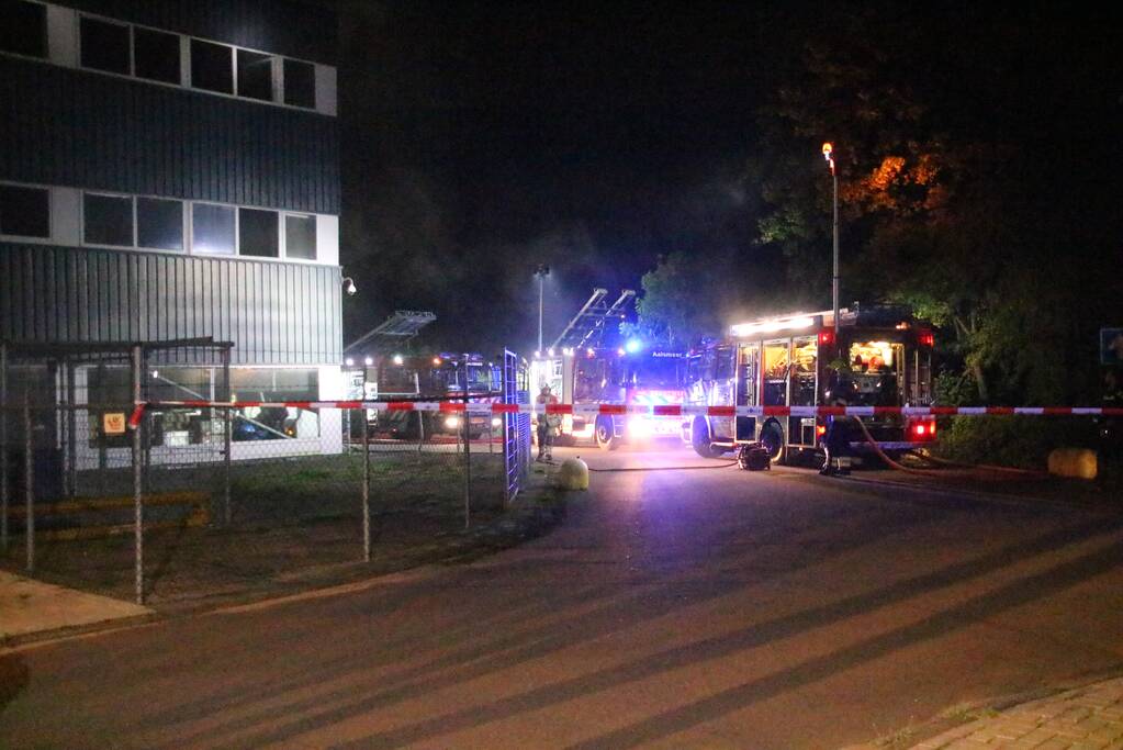 Grote brand in bedrijfspand