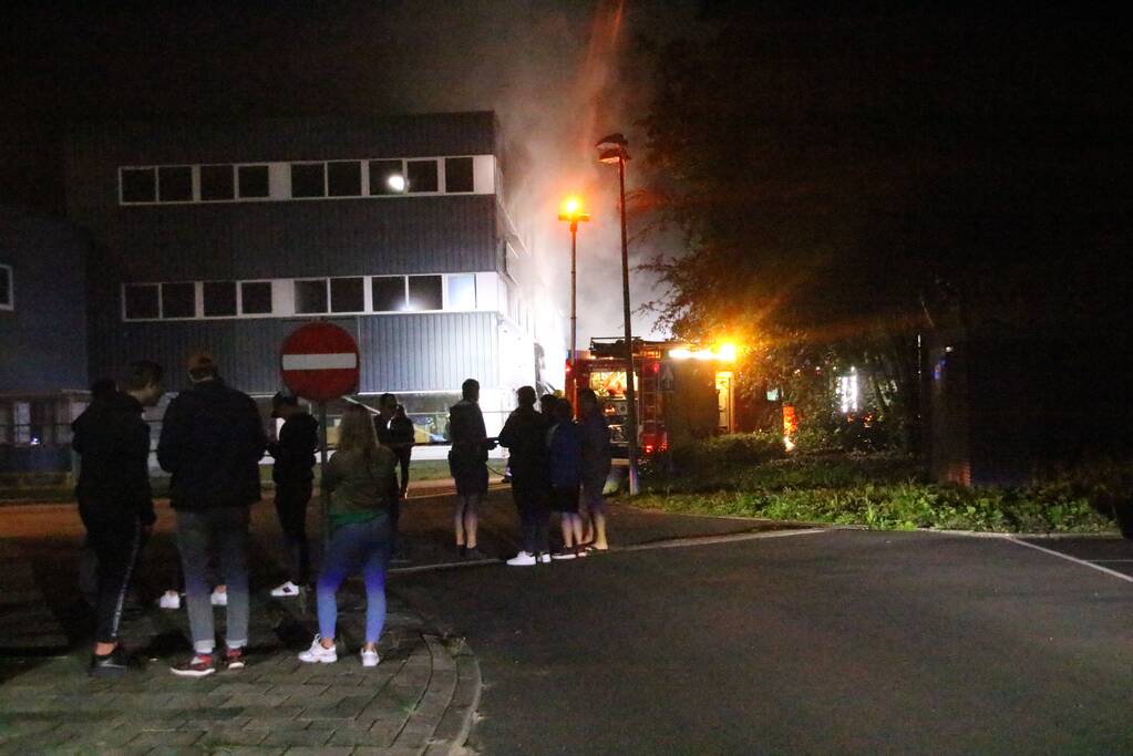Grote brand in bedrijfspand