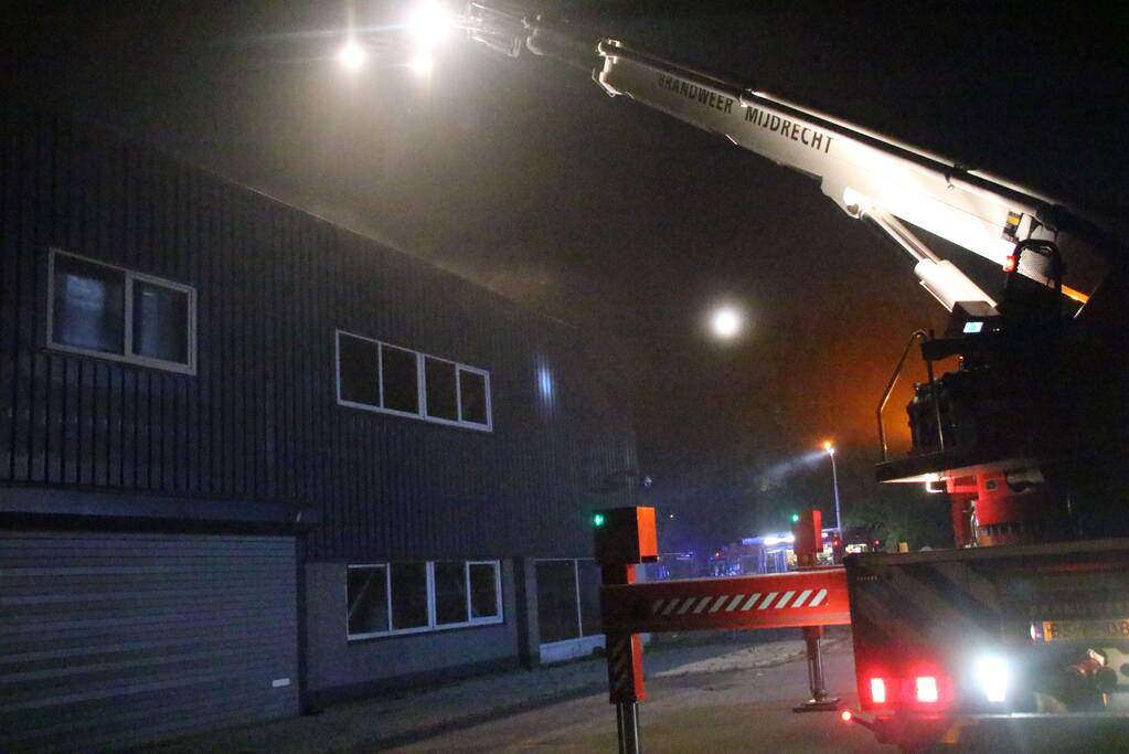 Grote brand in bedrijfspand