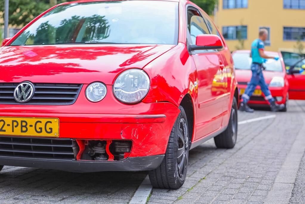 Schade bij botsing tussen personenauto's