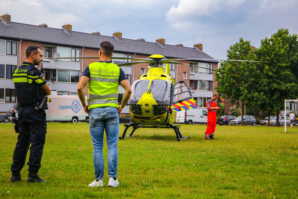 Inzet traumahelikopter woonzorgcomplex trekt veel bekijks