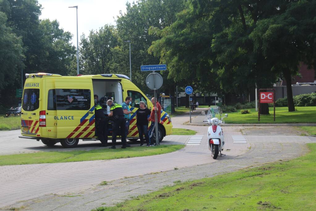 Scooterrijder gaat onderuit en raakt gewond