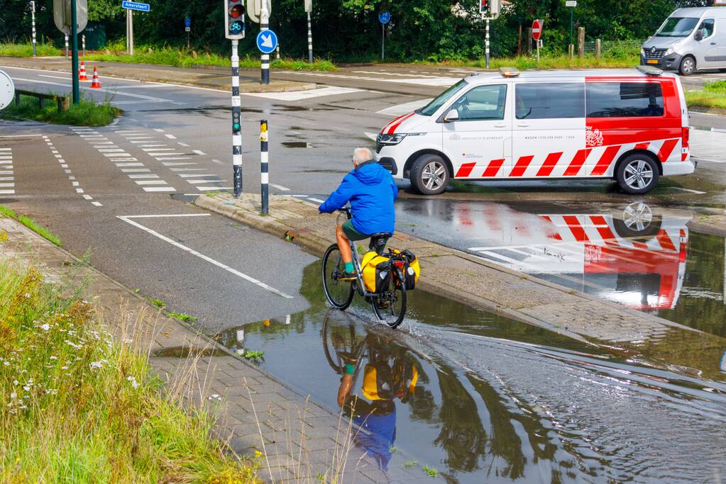 Weg afgesloten door overstroming
