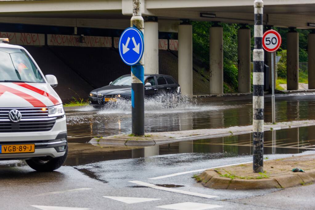 Weg afgesloten door overstroming