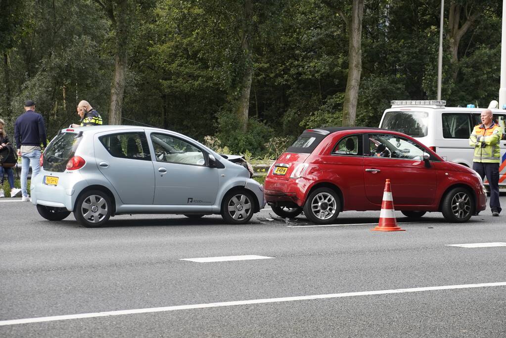 Kop-staart botsing op snelweg