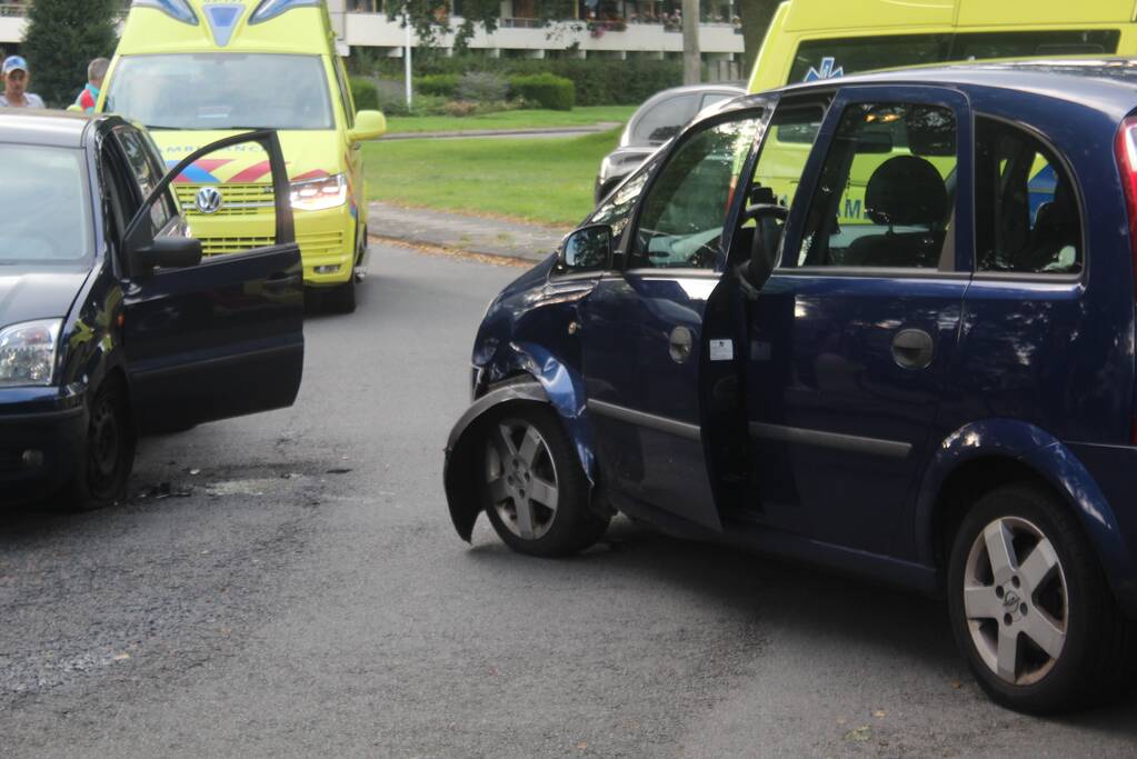 Ongeval tussen twee personenauto's