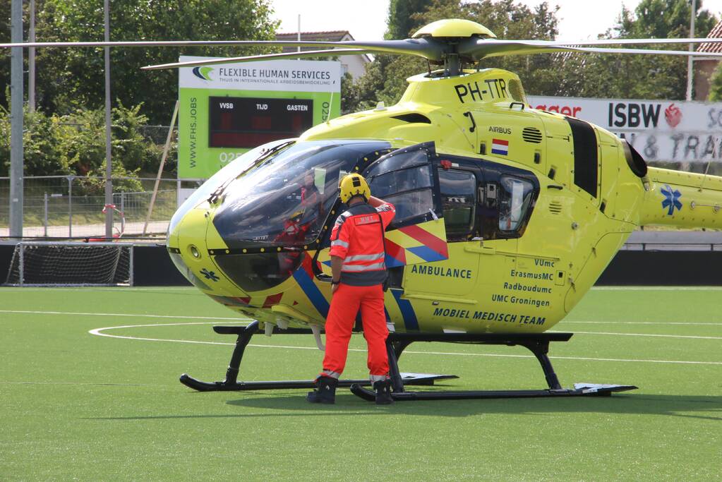 Bouwvakker zwaargewond na val met steiger Voetbalclub VVSB