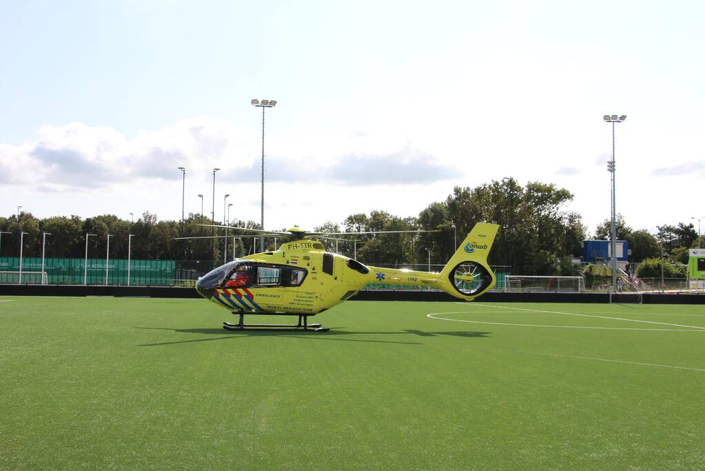 Bouwvakker zwaargewond na val met steiger Voetbalclub VVSB