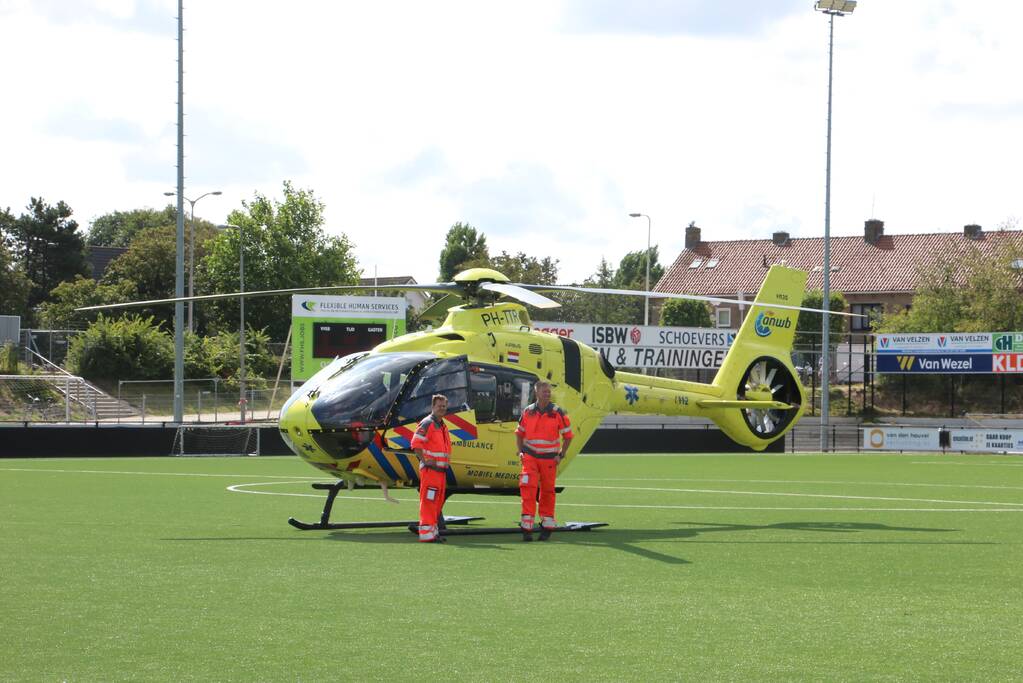 Bouwvakker zwaargewond na val met steiger Voetbalclub VVSB